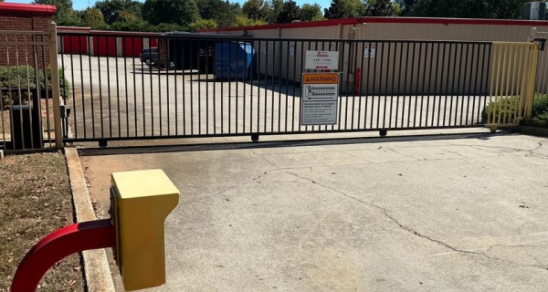 Facility photo: //images.sparefoot.com/medium/24540269fba4581a14f.jpg
