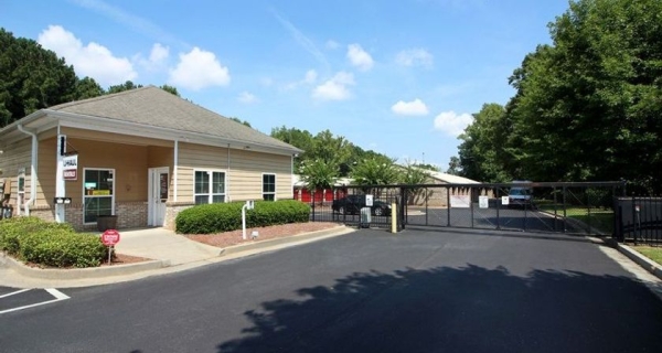 Facility photo: //images.sparefoot.com/medium/24540469fb93ef7b633.jpg