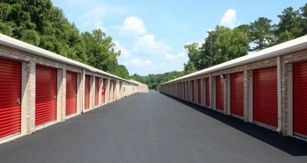 Facility photo: //images.sparefoot.com/medium/24540469fb9407c2355.jpg