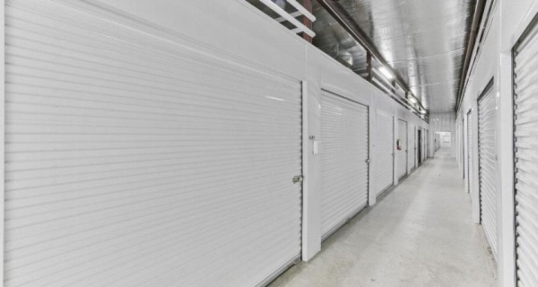 Facility photo: //images.sparefoot.com/medium/24540669fb978e747de.jpeg