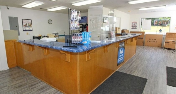 Facility photo: //images.sparefoot.com/medium/24541569fba1ebba952.jpg