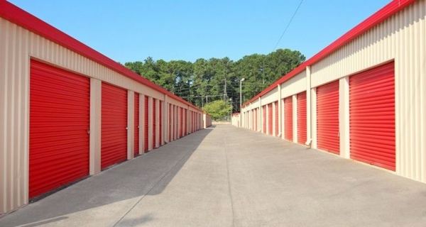 Facility photo: //images.sparefoot.com/medium/24541569fba1ed89425.jpg