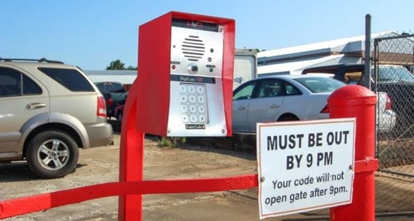 Facility photo: //images.sparefoot.com/medium/24541569fba1ef7d959.jpg
