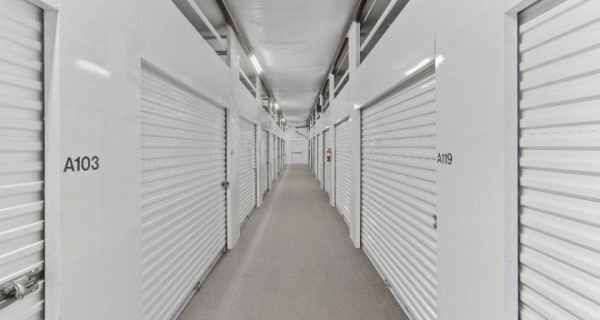 Facility photo: //images.sparefoot.com/medium/24541769fb98f7ed535.jpeg