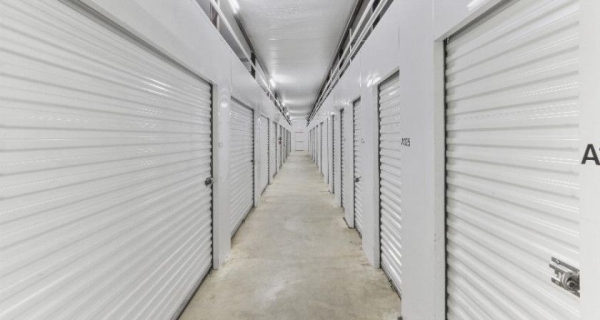 Facility photo: //images.sparefoot.com/medium/24541969fb93a236d84.jpeg