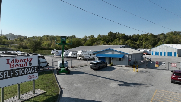 Facility photo: //images.sparefoot.com/medium/24542169fb5a440eb18.jpg