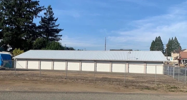 Facility photo: //images.sparefoot.com/medium/24542269fb64b6c5c29.jpg