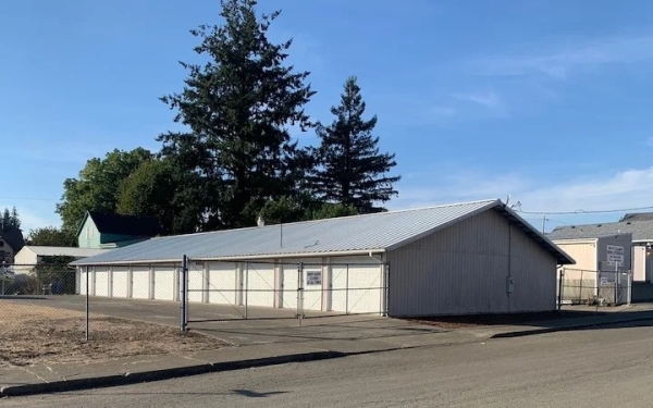 Facility photo: //images.sparefoot.com/medium/24542269fb64b75fb09.jpg