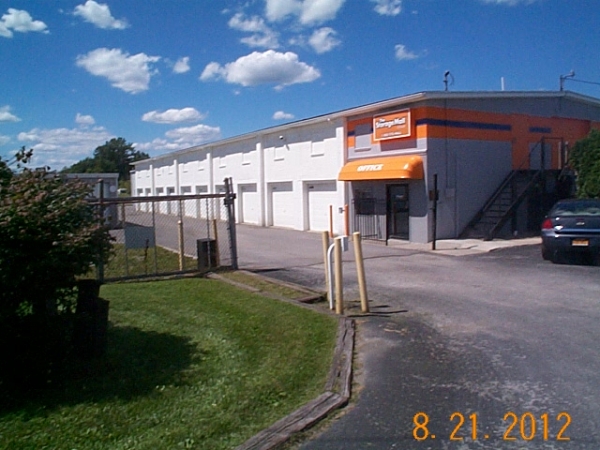 Facility photo: //images.sparefoot.com/medium/24542969fb7a743edae.jpg