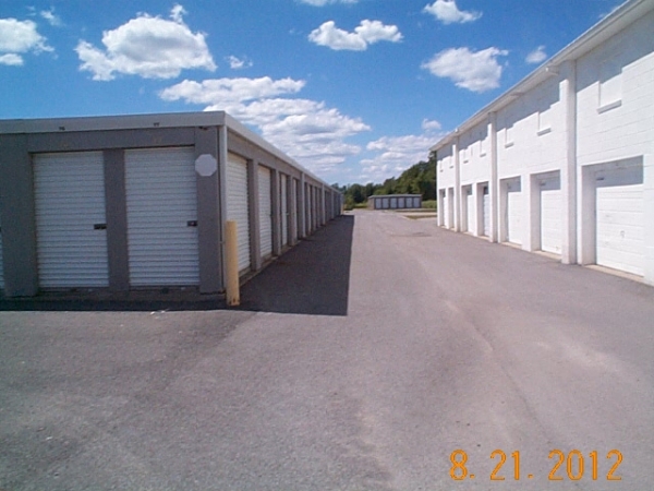 Facility photo: //images.sparefoot.com/medium/24542969fb7a762f27d.jpg