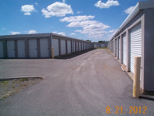 Facility photo: //images.sparefoot.com/medium/24542969fb7a781c8a9.jpg