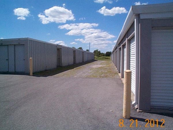 Facility photo: //images.sparefoot.com/medium/24542969fb7a79b75ab.jpg
