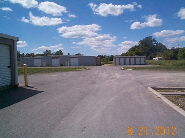 Facility photo: //images.sparefoot.com/medium/24542969fb7a7d411a9.jpg