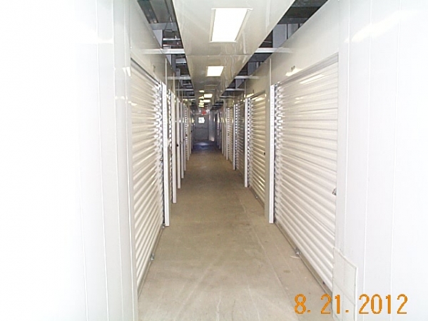 Facility photo: //images.sparefoot.com/medium/24542969fb7a7ef3b77.jpg