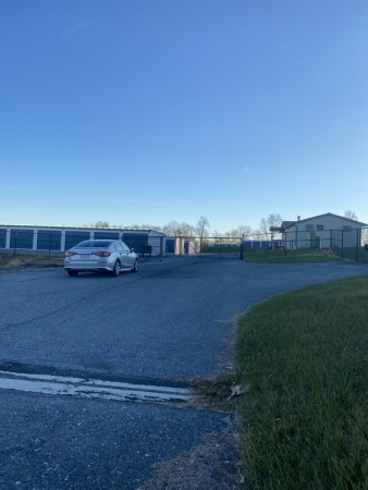 Facility photo: //images.sparefoot.com/medium/24543569fb9c0d87dc7.jpg