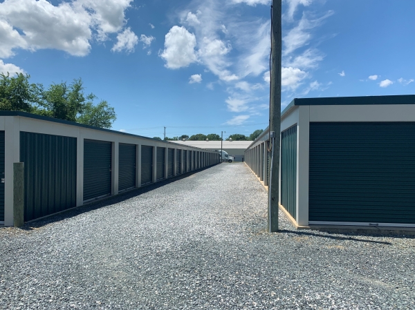 Facility photo: //images.sparefoot.com/medium/24543769fbc4288cdbd.jpg