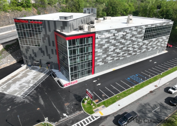 Facility photo: //images.sparefoot.com/medium/2454416a0c15e6b4ea3.jpg