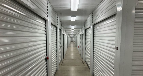 Facility photo: //images.sparefoot.com/medium/24545869fcef6d3708f.jpg