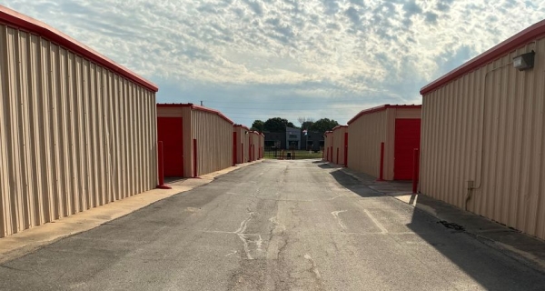 Facility photo: //images.sparefoot.com/medium/2454606a076a04bba11.jpg