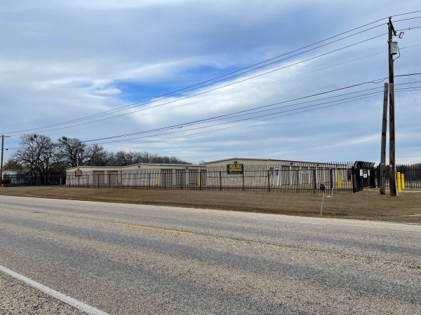 Facility photo: //images.sparefoot.com/medium/24548069fcaf2cadadb.jpg