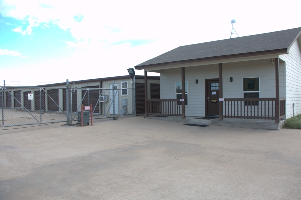 Facility photo: //images.sparefoot.com/medium/24548769fcd02fe9e28.jpeg