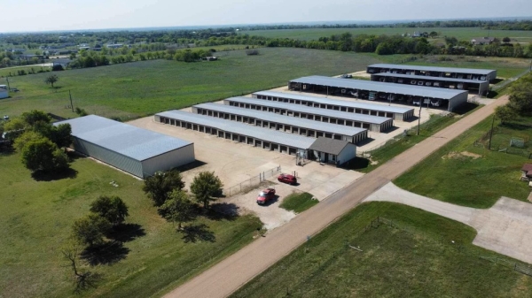 Facility photo: //images.sparefoot.com/medium/24548769fcd038caaea.jpg