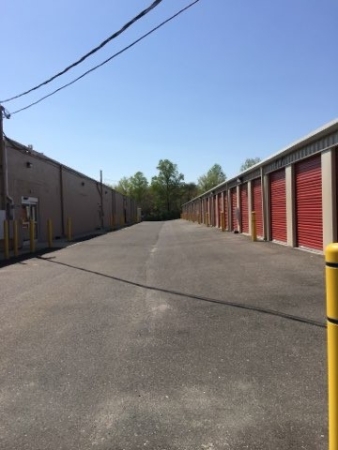 Facility photo: //images.sparefoot.com/medium/2454906a0f0305052a0.jpg