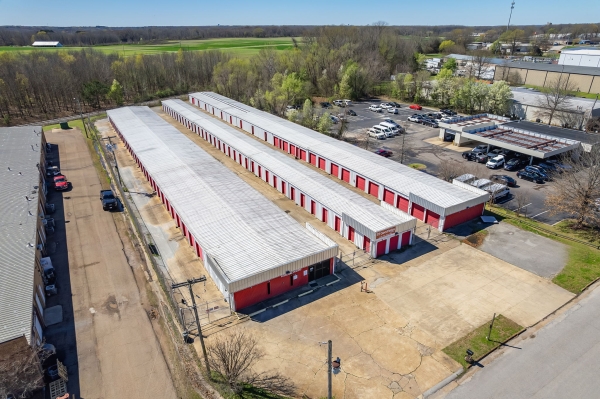 Facility photo: //images.sparefoot.com/medium/24549269fce2d1e80d0.jpg