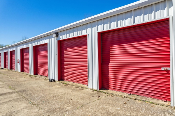 Facility photo: //images.sparefoot.com/medium/24549269fce2d35615e.jpg