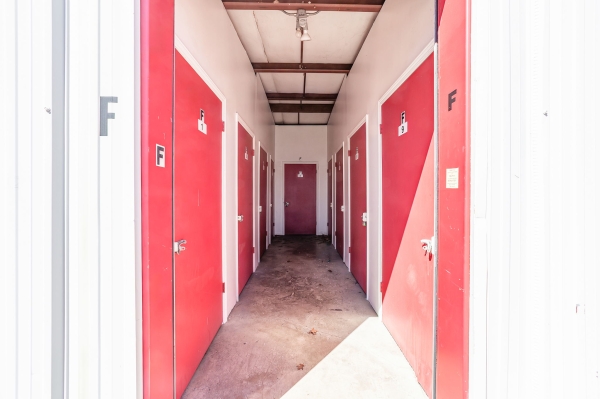 Facility photo: //images.sparefoot.com/medium/24549269fce2d7036fd.jpg