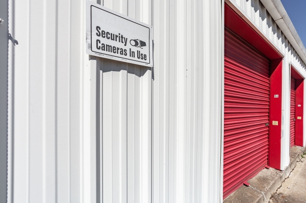 Facility photo: //images.sparefoot.com/medium/24549269fce2d9432dd.jpg