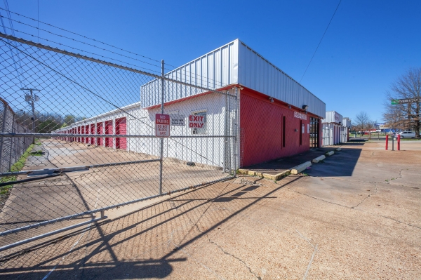Facility photo: //images.sparefoot.com/medium/24549269fce38012b40.jpg