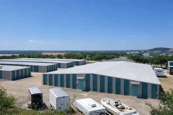 Facility photo: //images.sparefoot.com/medium/2455066a01e66a41048.jpg