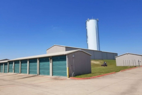 Facility photo: //images.sparefoot.com/medium/2455066a01e66b56030.jpg