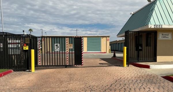 Facility photo: //images.sparefoot.com/medium/2455126a075d8630d37.jpg