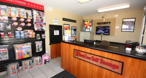 Facility photo: //images.sparefoot.com/medium/2455196a07858b6bbef.jpg