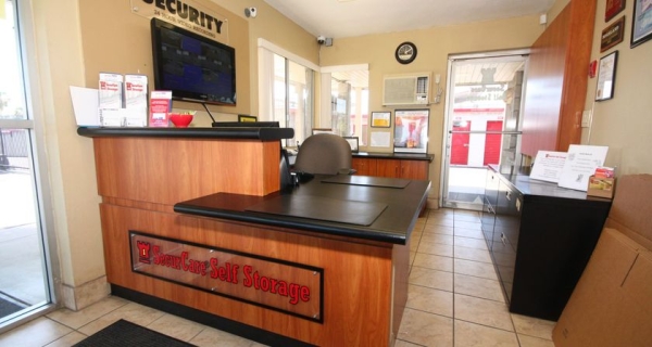 Facility photo: //images.sparefoot.com/medium/2455206a07870856deb.jpg