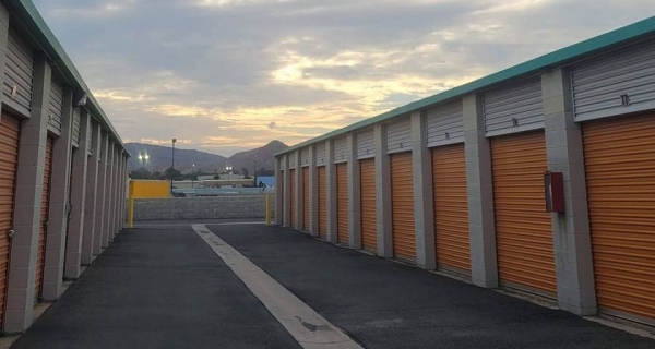 Facility photo: //images.sparefoot.com/medium/2455406a07687953e74.jpg