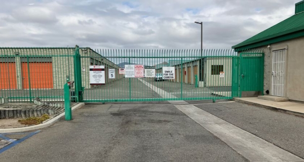 Facility photo: //images.sparefoot.com/medium/2455406a07687b03d2d.jpg