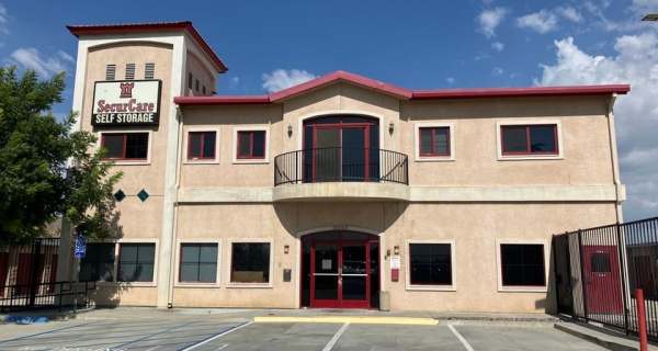 Facility photo: //images.sparefoot.com/medium/2455536a0776e89a305.jpg