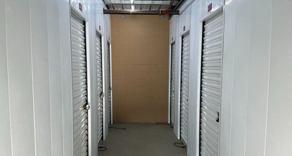 Facility photo: //images.sparefoot.com/medium/2455546a0765d24f25c.jpg