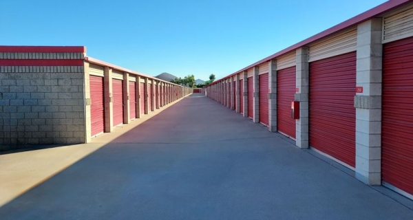 Facility photo: //images.sparefoot.com/medium/2455596a078380b4ece.jpg