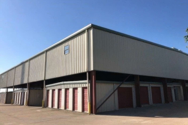 Facility photo: //images.sparefoot.com/medium/2455656a01e459df6c9.jpg