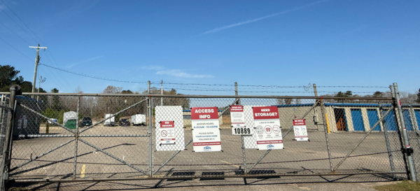 Facility photo: //images.sparefoot.com/medium/24557369fe18d2a31f4.png