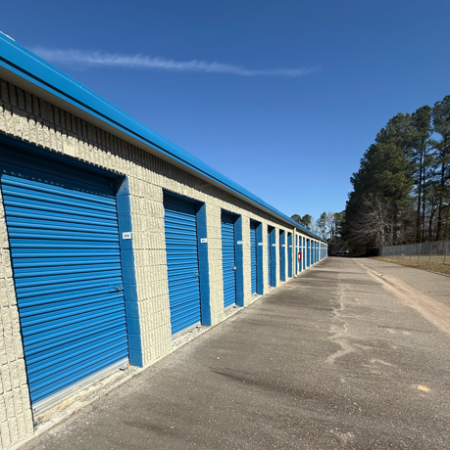 Facility photo: //images.sparefoot.com/medium/24557369fe18d6399cf.png