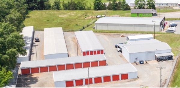 Facility photo: //images.sparefoot.com/medium/24557469fe1ac64d56b.jpg