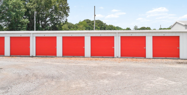 Facility photo: //images.sparefoot.com/medium/24557469fe1b5641aa0.png