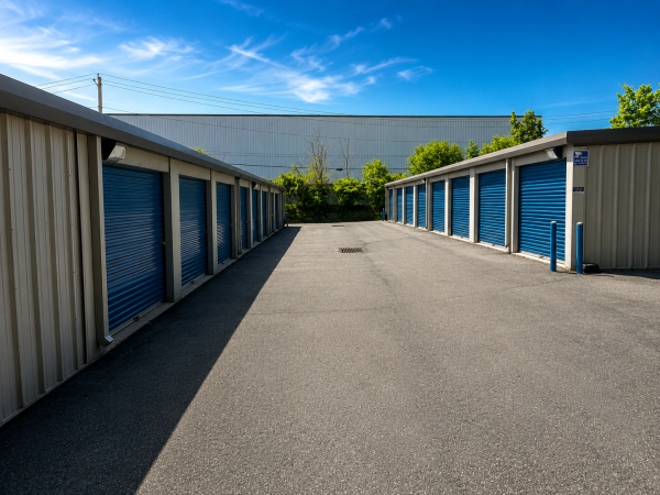 Facility photo: //images.sparefoot.com/medium/2455756a0cb22612335.png