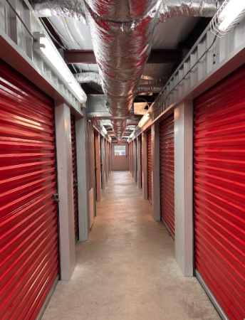 Facility photo: //images.sparefoot.com/medium/24557669fe1db5daff5.png