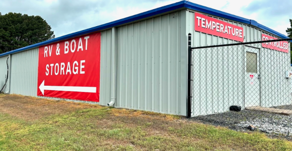 Facility photo: //images.sparefoot.com/medium/24557969fe212375f02.png